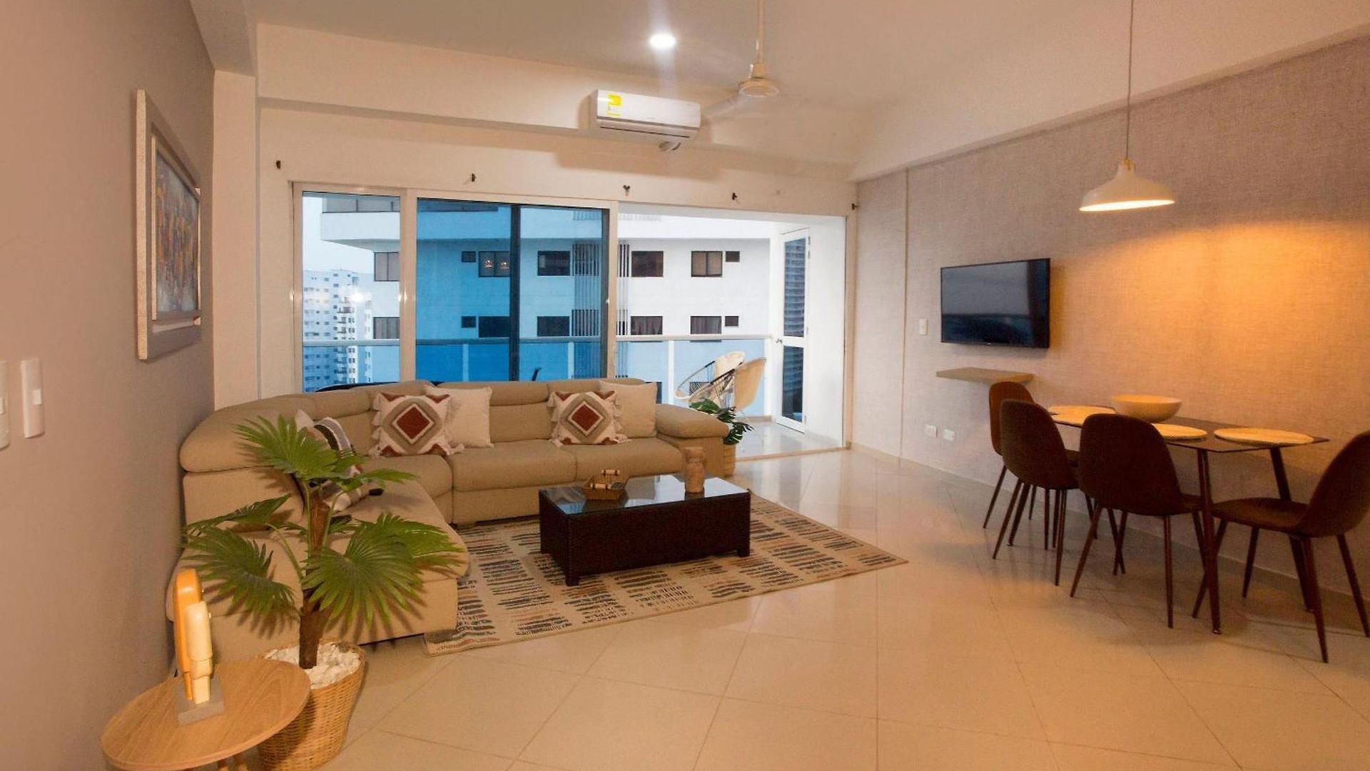 Un Espacio Sofisticado En Medio De El Laguito Edificio Poseidon Del Caribe Apartamento *