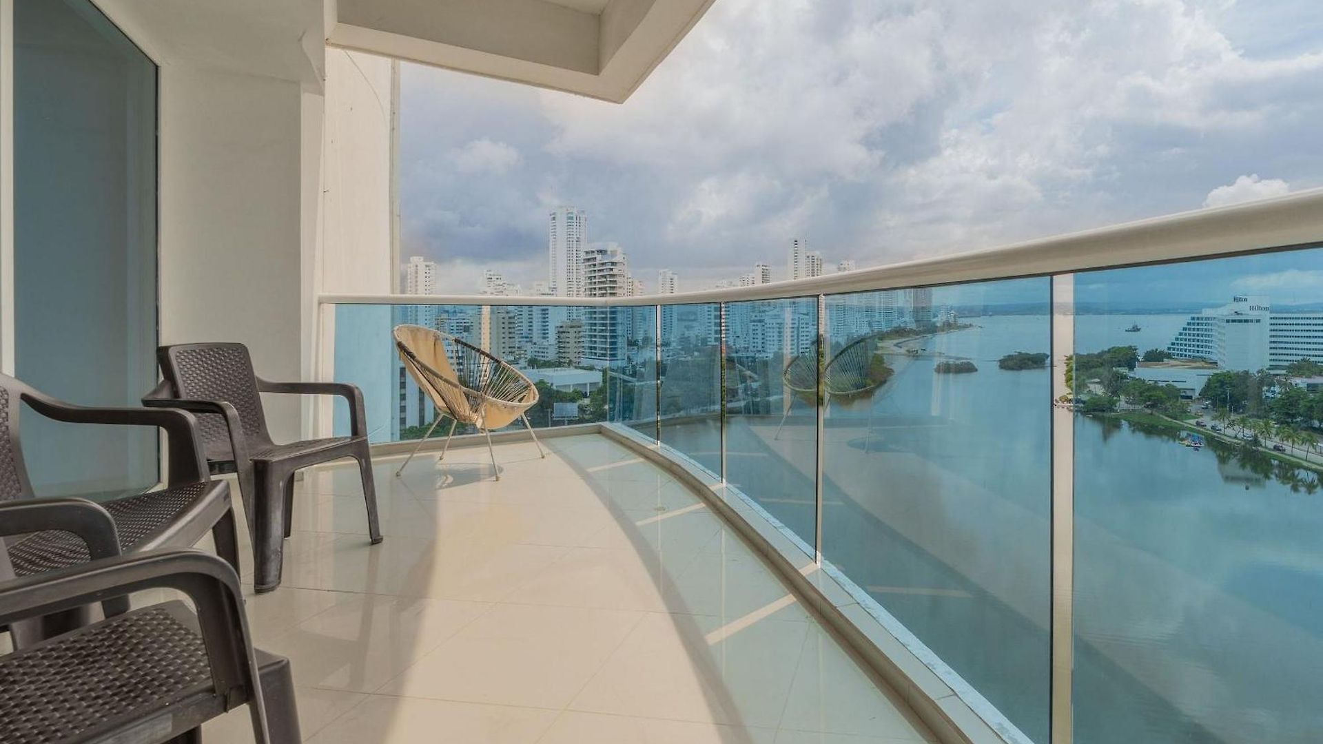 Un Espacio Sofisticado En Medio De El Laguito Edificio Poseidon Del Caribe *