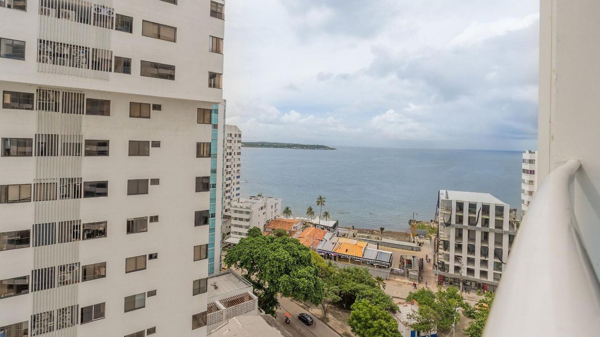 Un Espacio Sofisticado En Medio De El Laguito Edificio Poseidon Del Caribe Apartamento